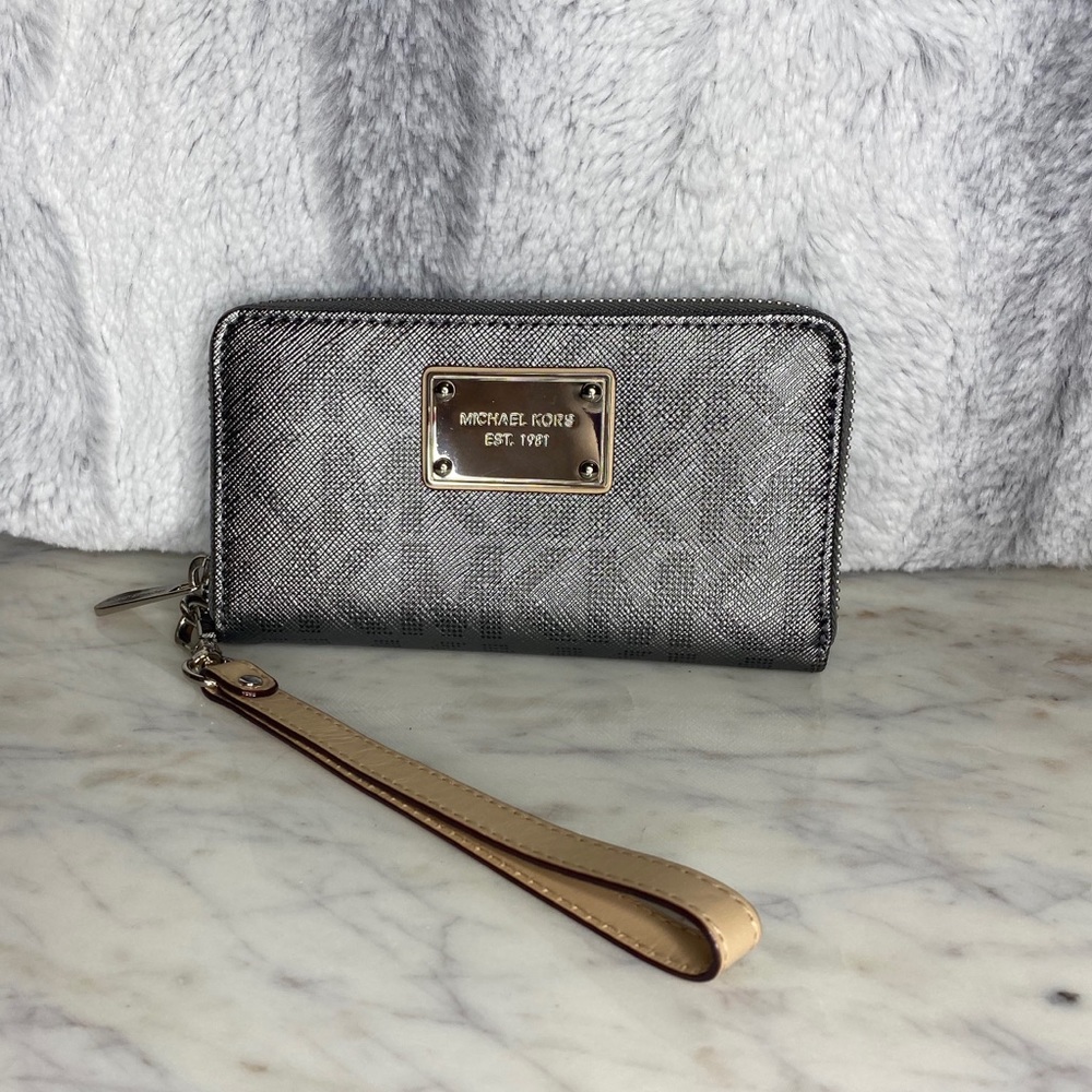 NWOT michael kor silver + nude wristlet